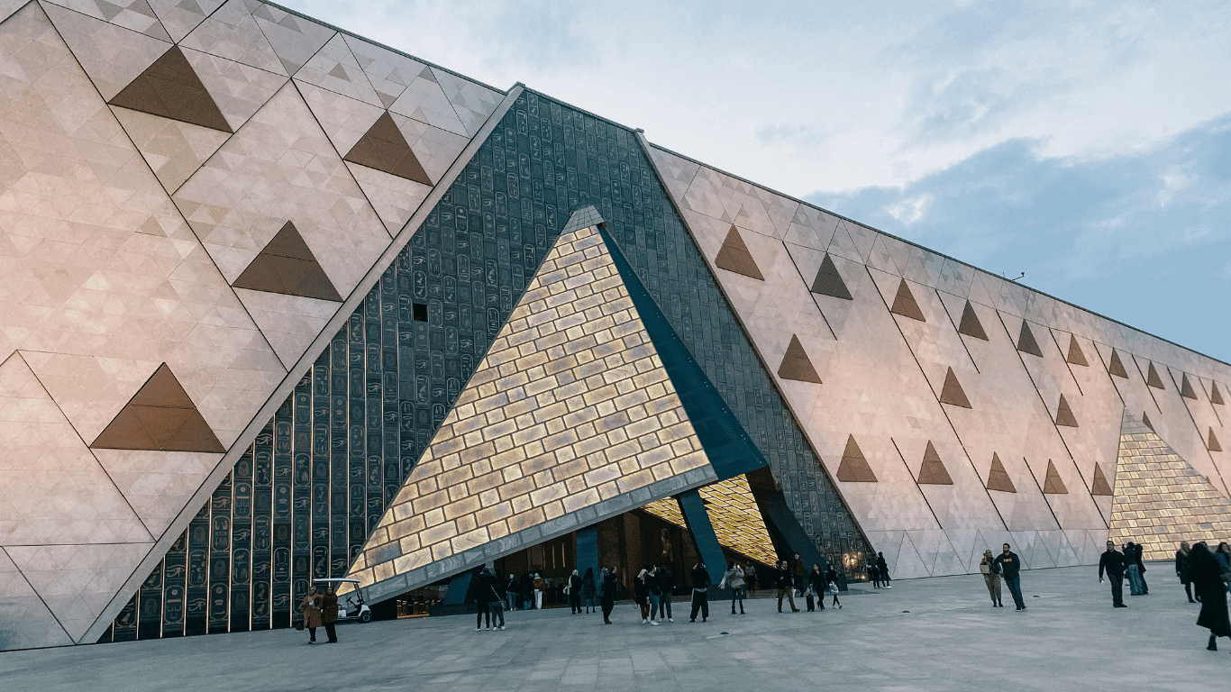 🕌 Visit the Grand Egyptian Museum (Cairo)