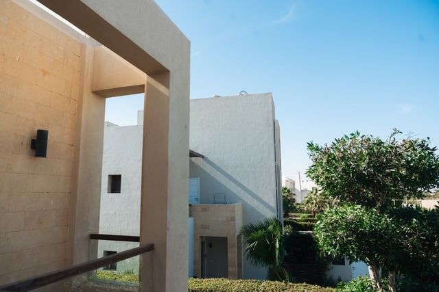 Spacious Lagoon View Villa At Joubal