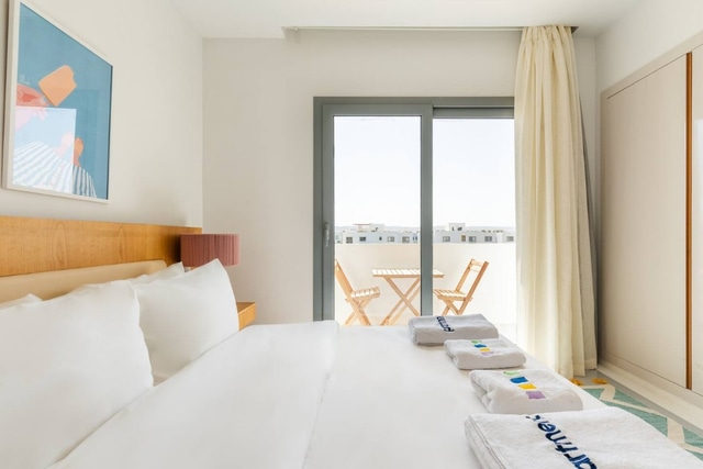 Luxurious Lagoon Serenity