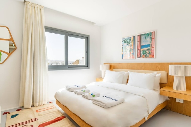 Luxurious Lagoon Serenity