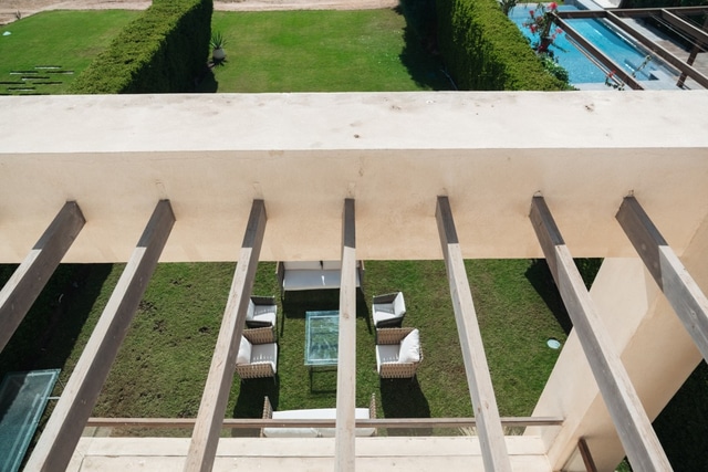 Spacious Lagoon View Villa At Joubal