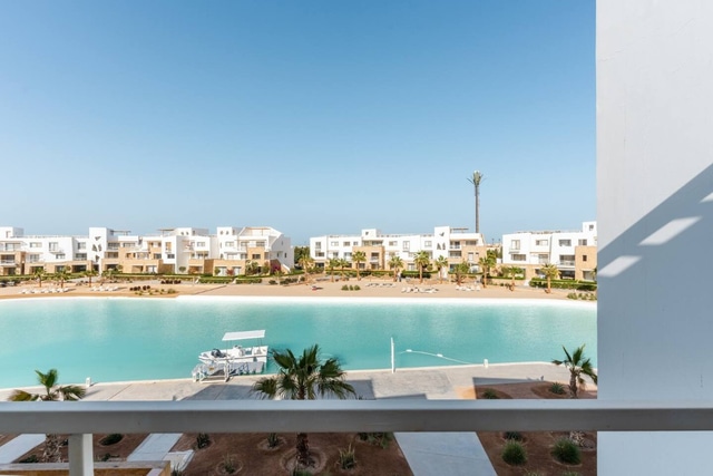 Luxurious Lagoon Serenity