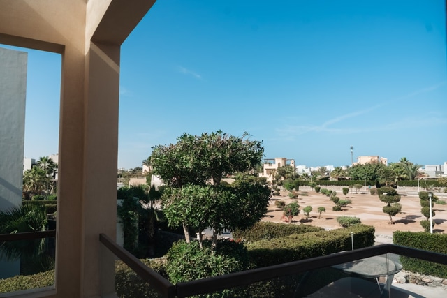 Spacious Lagoon View Villa At Joubal