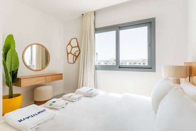 Luxurious Lagoon Serenity