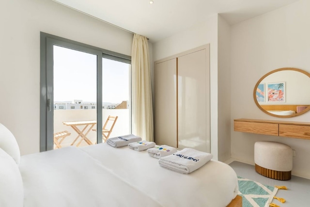 Luxurious Lagoon Serenity