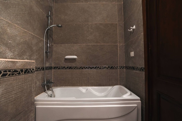 Bright 3BR Home Near Arkan Plaza