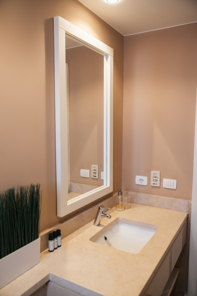 Spacious Lagoon View Villa At Joubal