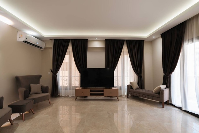 Bright 3BR Home Near Arkan Plaza