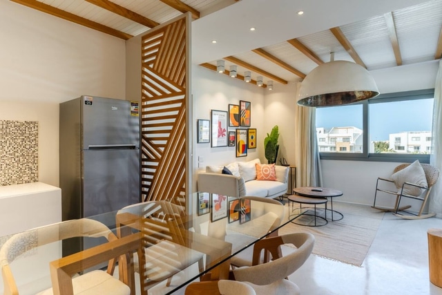 Luxurious Lagoon Serenity