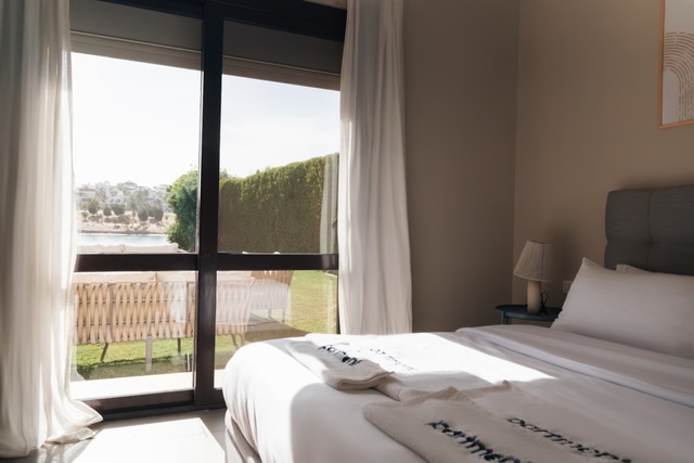 Spacious Lagoon View Villa At Joubal