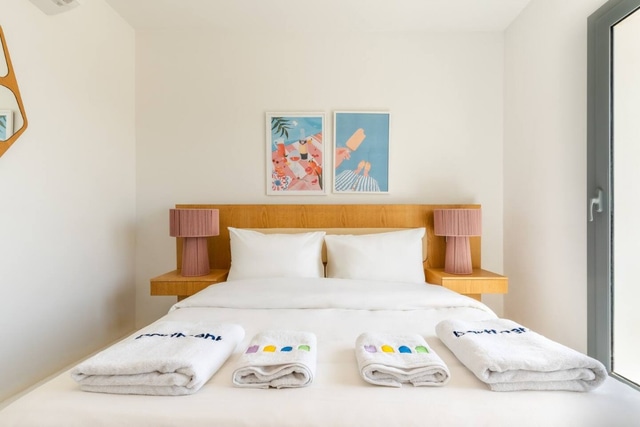 Luxurious Lagoon Serenity