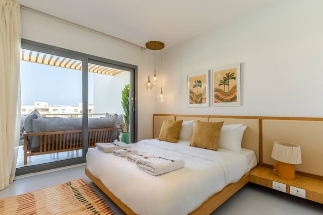 Luxurious Lagoon Serenity