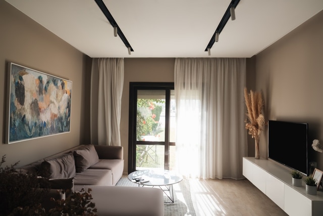 Spacious Lagoon View Villa At Joubal