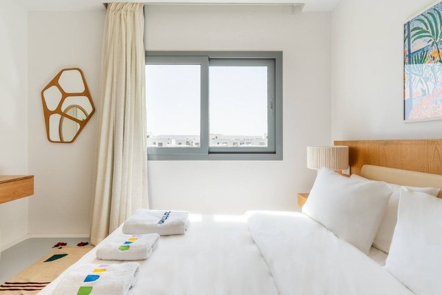 Luxurious Lagoon Serenity