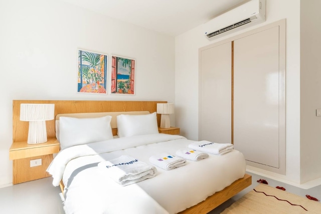 Luxurious Lagoon Serenity