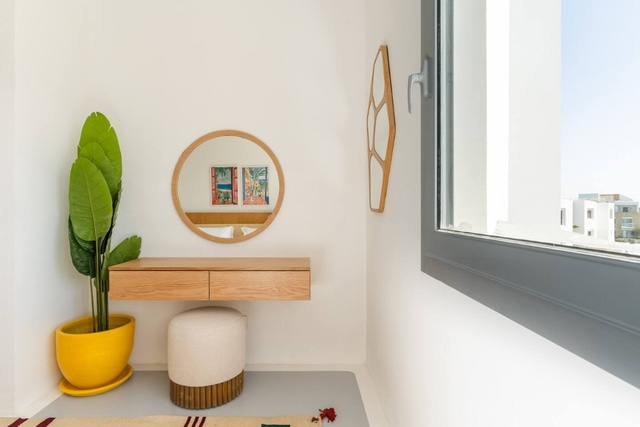 Luxurious Lagoon Serenity