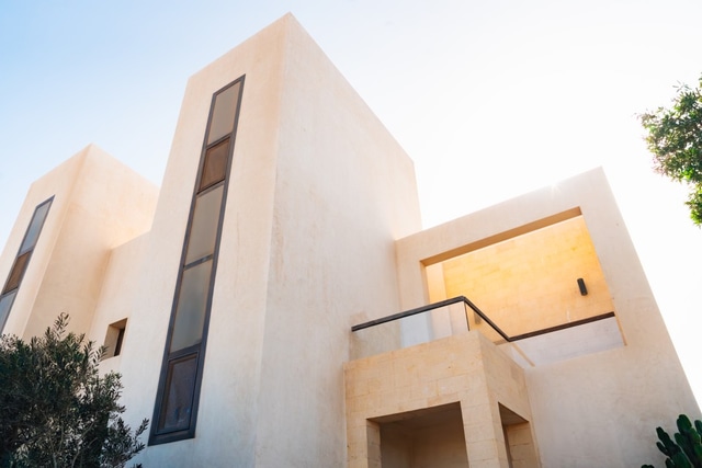 Spacious Lagoon View Villa At Joubal