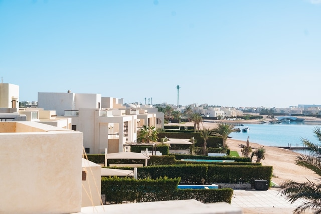 Spacious Lagoon View Villa At Joubal